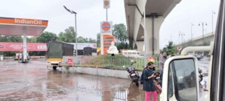 Signboard hiding visibility of  Bhagwan Mahaveer statue removed