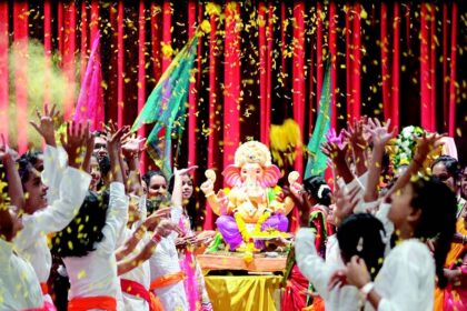 Singing praises to Lord Ganesha in Konkani