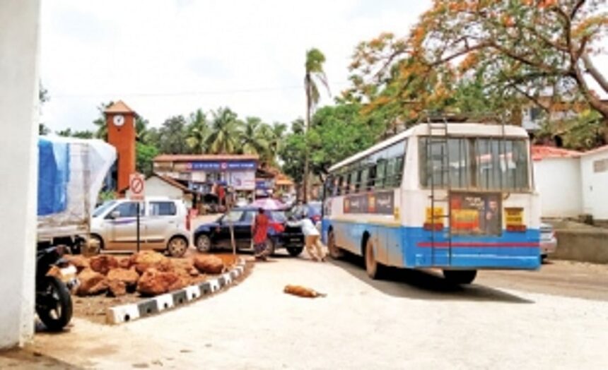 Single entry,exit point at Pernem bus stand putting commuters life at risk 1 Single entry,exit point at Pernem bus stand putting commuters life at risk