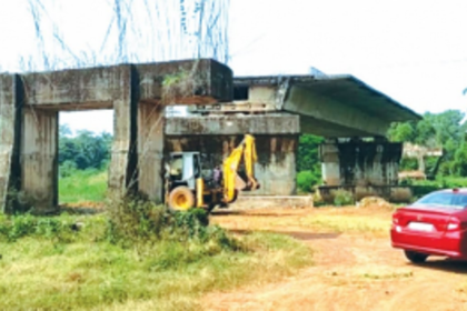 Sinquetim locals resolve to oppose bridge tooth and nail