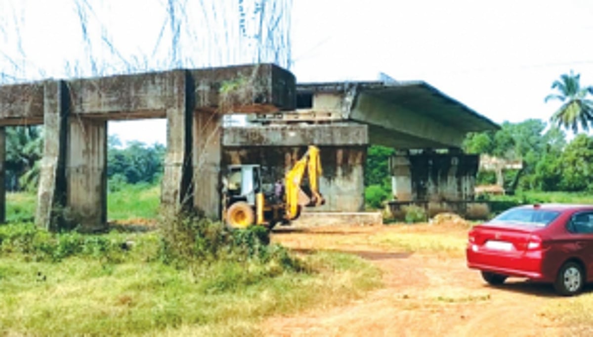 Sinquetim locals resolve to oppose bridge tooth and nail