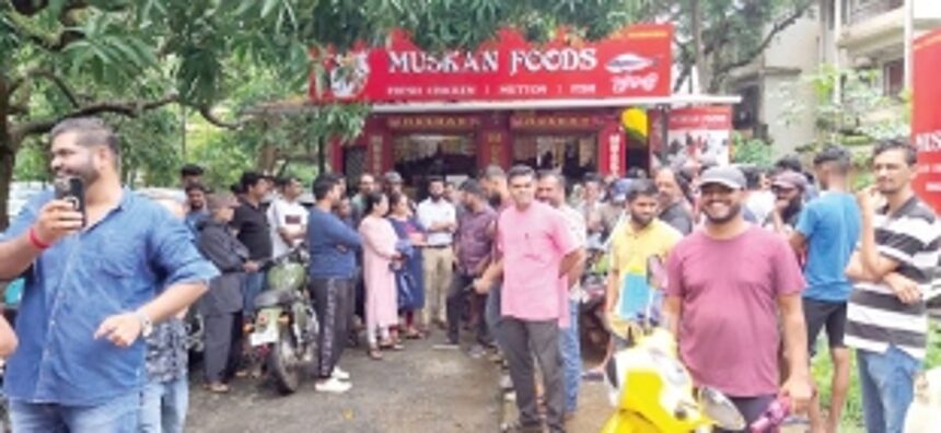 Siolim residents demand shutting of chicken-mutton shop operating illegally