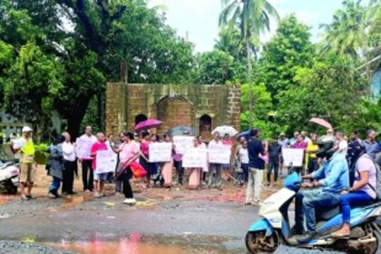 Siolim residents protest against neglected  roads, demand immediate action