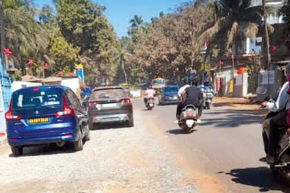 Siolim road in a super mess, residents go through hell