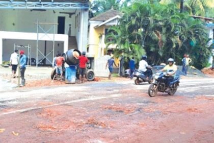 Siolim road in pathetic condition,  commuters raise serious concerns