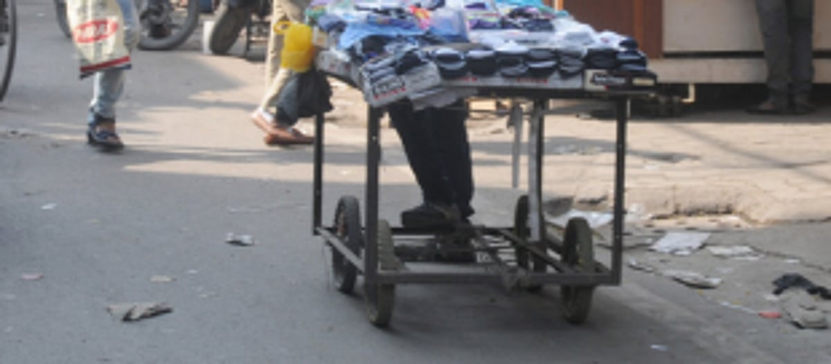 Sirlim-Dramapur P’yat removes illegal  roadside vendors