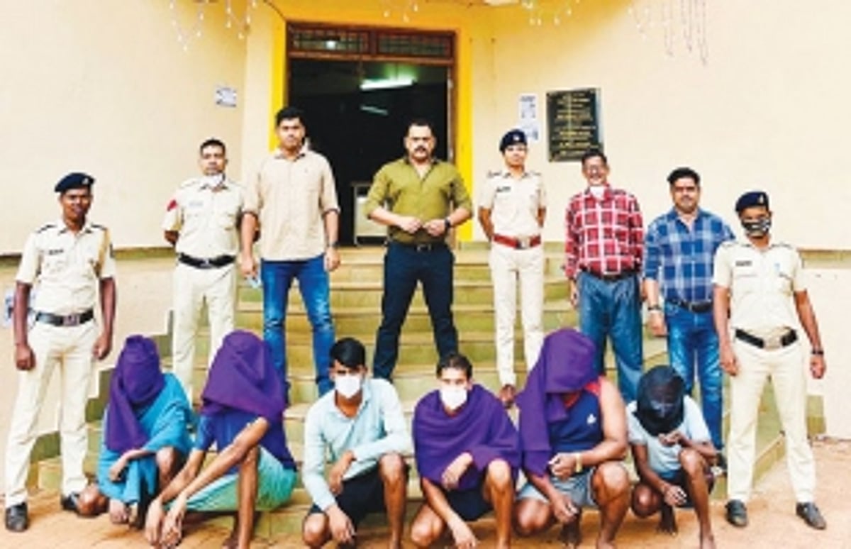 Six arrested for illegal sand mining