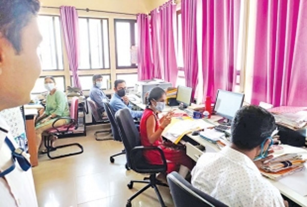 Skeletal staff in govt offices