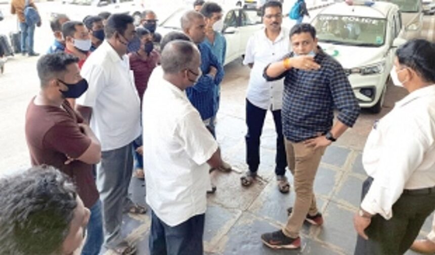 Sketchy SOPs for taxi counters  at airport causes conflicts