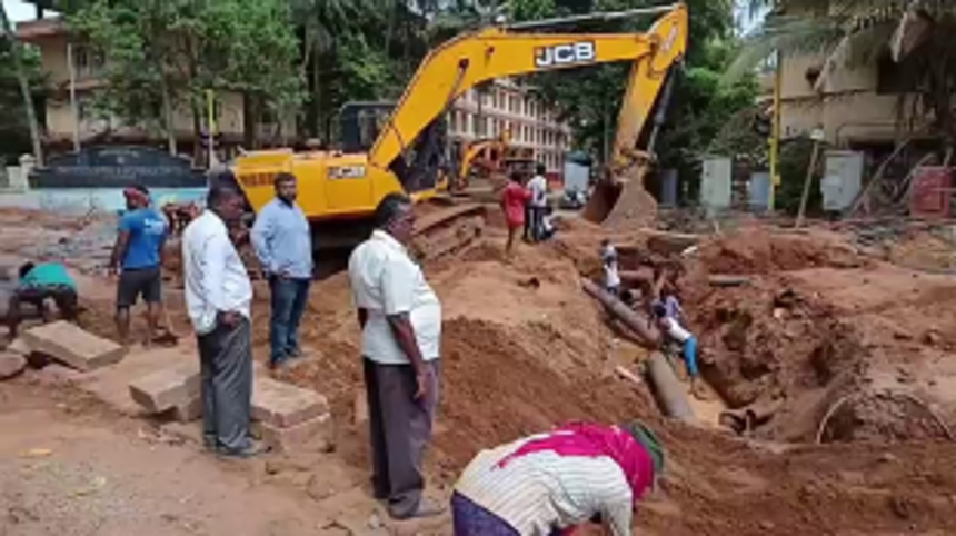 Smart City Dumb Works: Roads, gutters dug up near Caculo Mall, Panjim with no proper plan