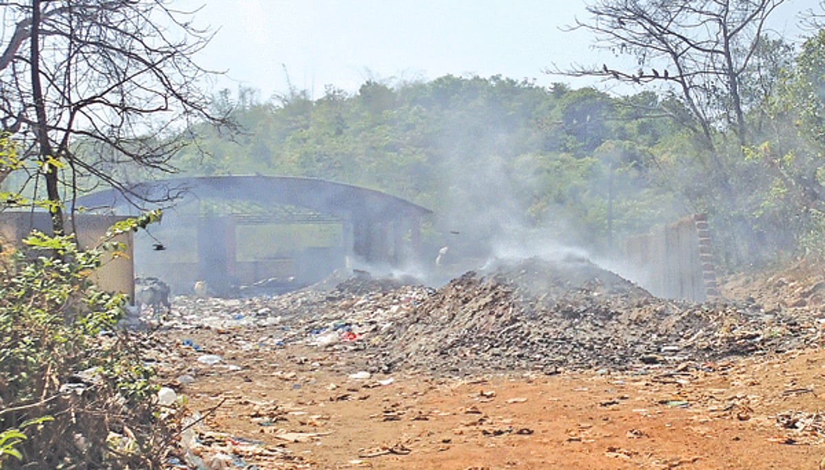 Smoke billows from a garbage dump set ablaze at the Dumane garbage treatment plant