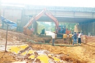 Snail-pace sewerage work puts hotmixing in limbo, risking locals life