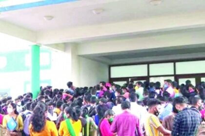 Social distancing norms flouted as GMC   sees a mad rush for walk-in interviews