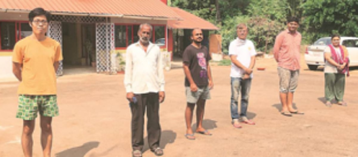 Social distancing norms thrown to wind  at training for house-to-house survey