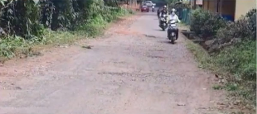 Sodiem panchayat initiates repairs of minor potholes, larger road stretch to be fixed by the JetPatcher machine