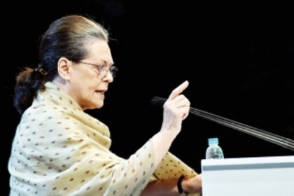 Sonia targets Modi, accuses him of making hollow promises