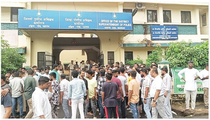 South Goa bus, tempo operators retaliate, file complaint against two ‘self-styled’ cabbies 1 South Goa bus, tempo operators retaliate, file complaint against two ‘self-styled’ cabbies