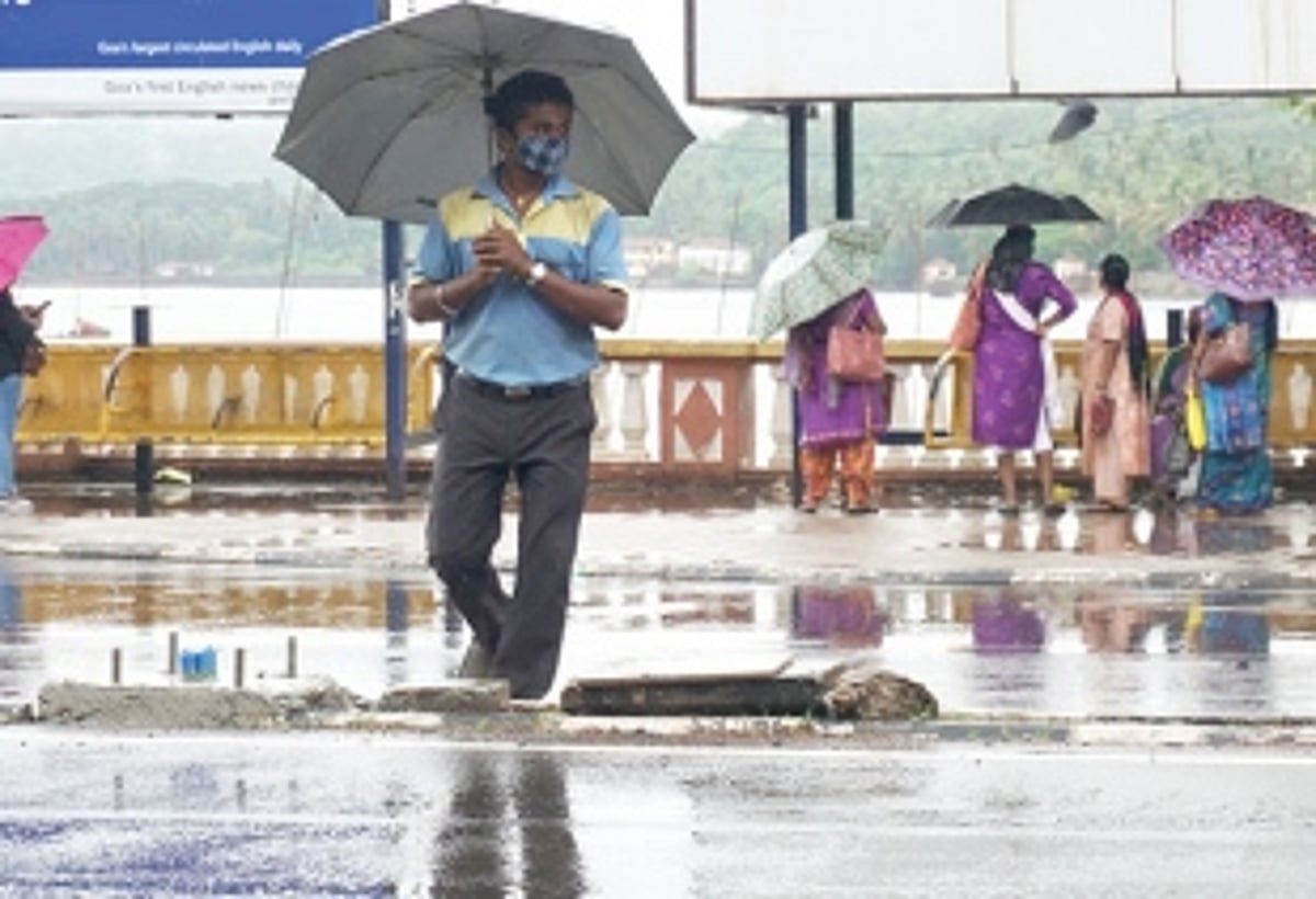 Southwest monsoon keeps  normal date with Goa