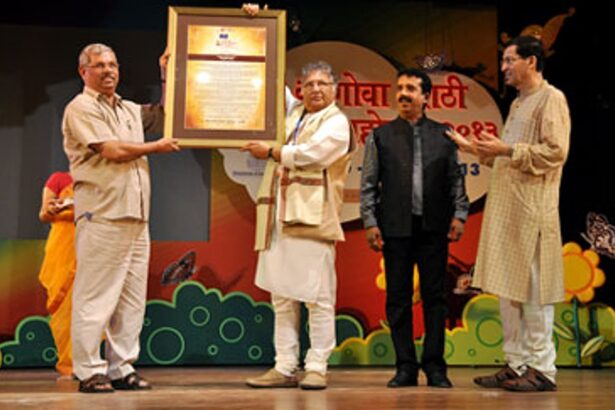 Speaker Rajendra Arlekar honouring actor Vikram Gokhale with the Kritadnyata Puraskar Award