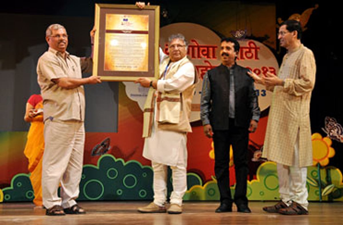 Speaker Rajendra Arlekar honouring actor Vikram Gokhale with the Kritadnyata Puraskar Award