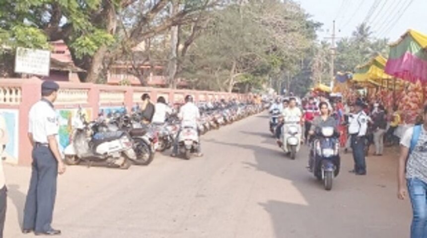 Special team of traffic police deployed at Navelim feast  fair in view of SSC exams