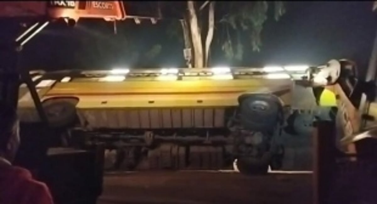 Speeding Sleeper Coach Bus Claims Three Lives in Kolhapur Road Accident