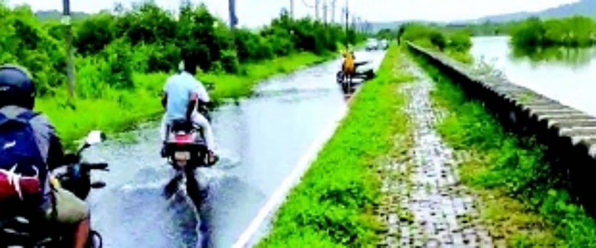 Speeding bus collides with SUV, crashes into shop in Porvorim; five injured