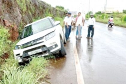 Speeding car knocks down scooterist at Verna