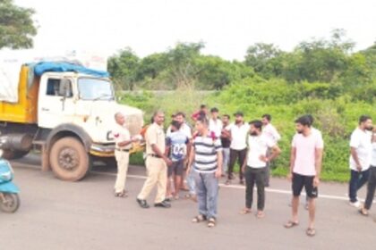 Speeding truck knocks down, critically injures 14-yr-old student at Zuarinagar