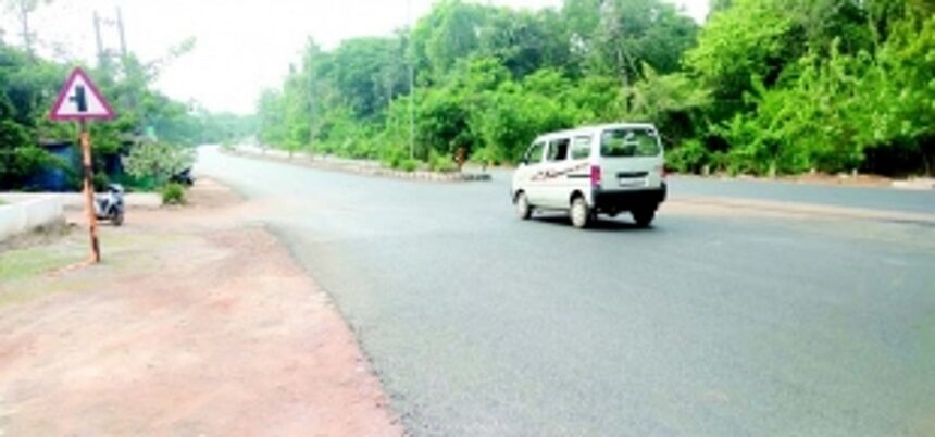 Speeding vehicles, frequent accidents instill fear in Dhavalim locals 1 Speeding vehicles, frequent accidents instill fear in Dhavalim locals