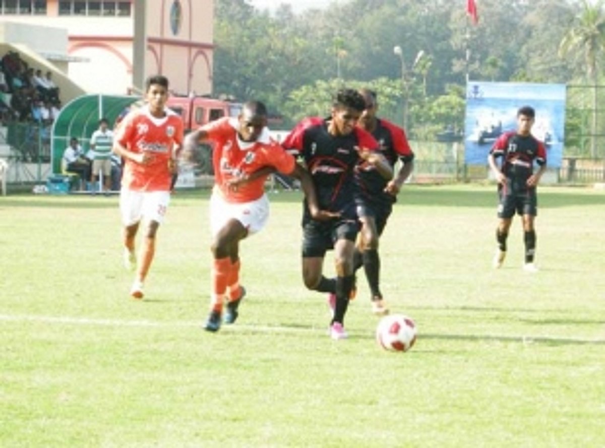 Sporting Clube first  to book semis berth