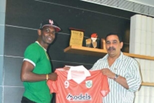 Sporting Clube unveil Wolfe