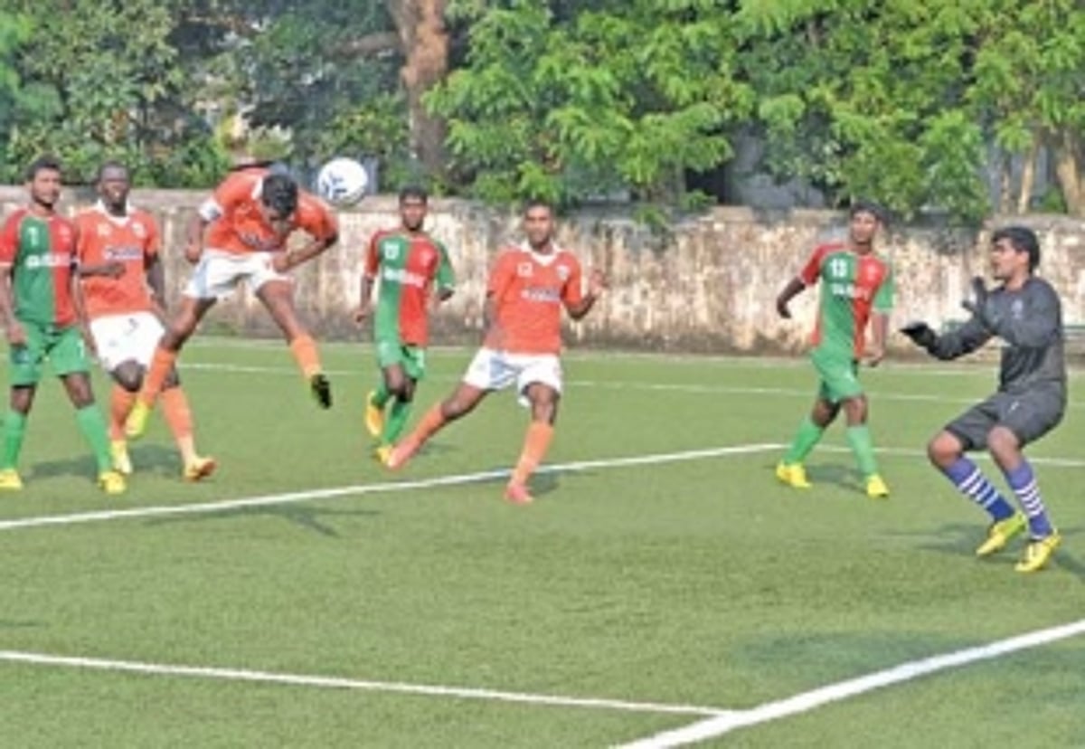 Sporting mow down Goa Velha