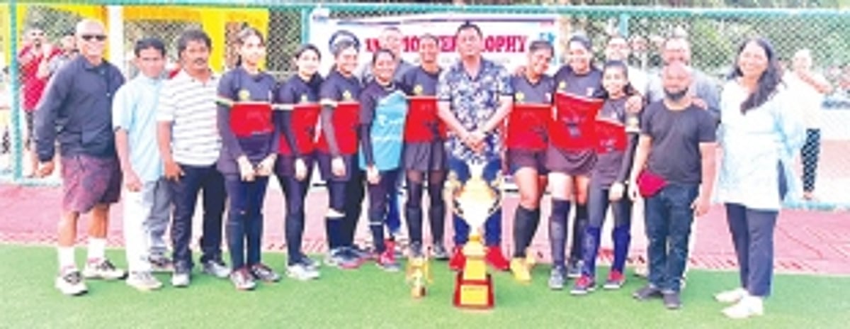 St Anthony HS U-14 hockey champions, Crozen Society shine in women category