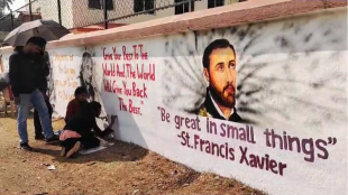 St. Cruz High School Students Embrace Christmas Spirit with Patriotic Tribute Through Art