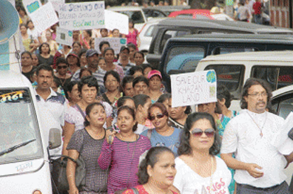 St Estevam villagers take to the streets of Panjim to protect their village