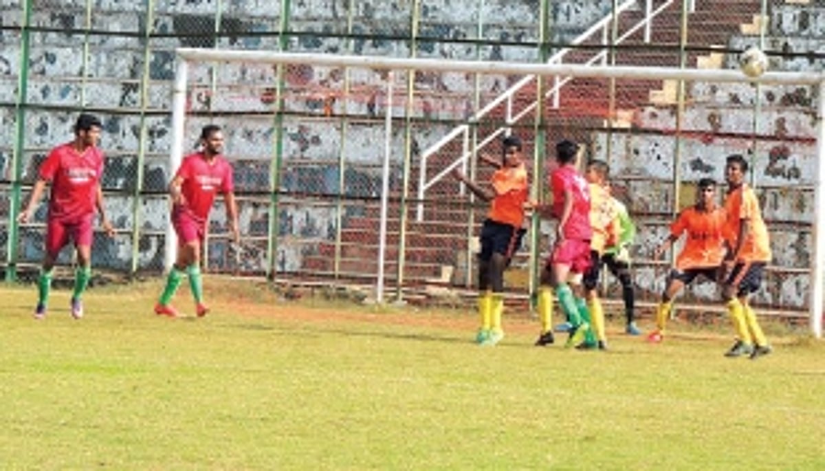 St Rock YC edge past Manora