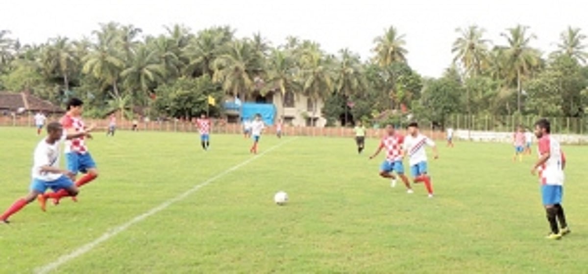 St Rock YC move into quarter-finals