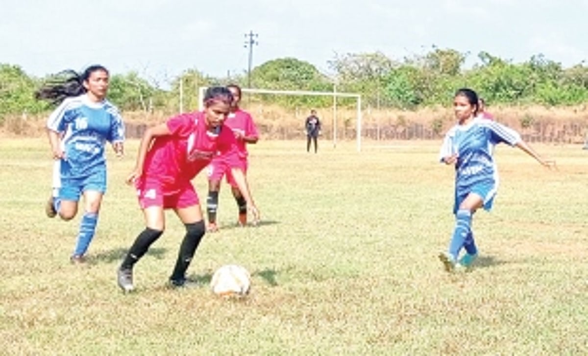 St Xavier’s and Rosary College to clash in women’s final