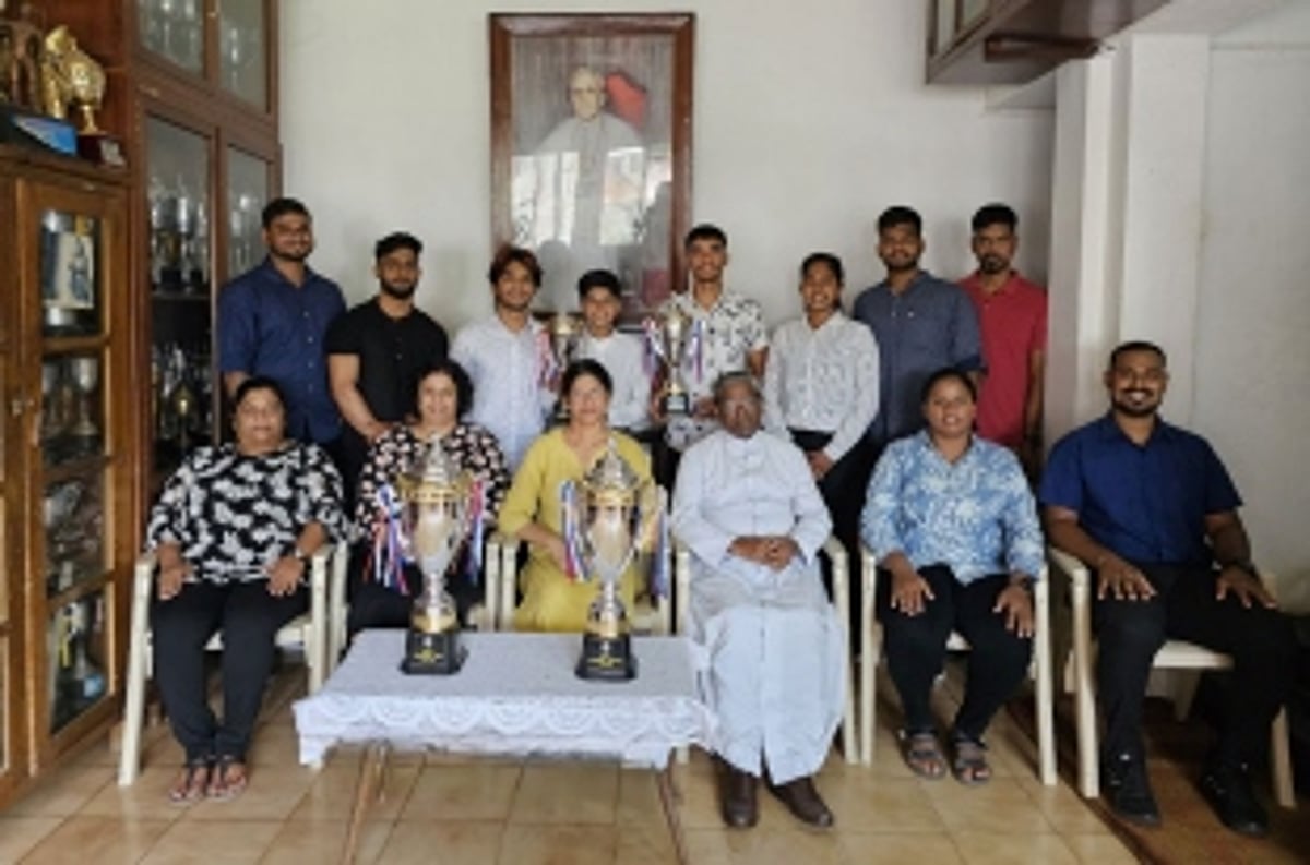 St Xavier’s wins Goa University’s  awards for best college in sports