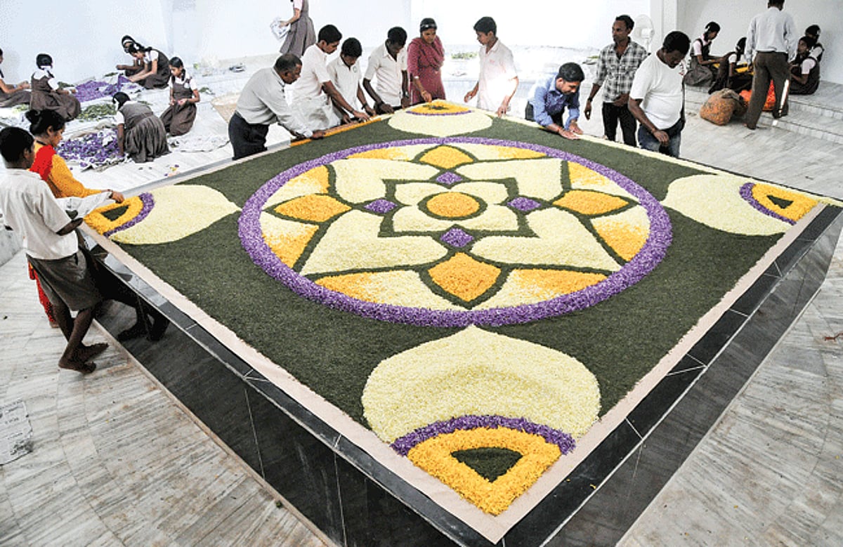 Staff and students of Shrimati High School, Velguem decorate the tomb of Goa's first Chief Minister Dayanand Bandodkar with flower petals on the eve of his birth anniversary at Miramar on Tuesday.