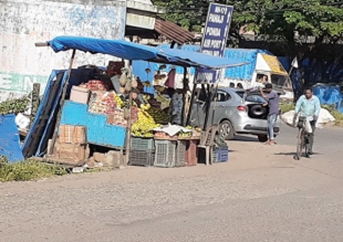 Stalls near traffic circle