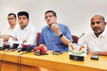 Standing against the tide: For now, three MLAs stick to their guns, stay with Cong