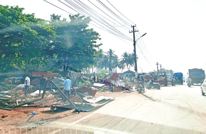 Standoff between P'yats & PWD stalls action against encroachments 1 Standoff between P'yats & PWD stalls action against encroachments