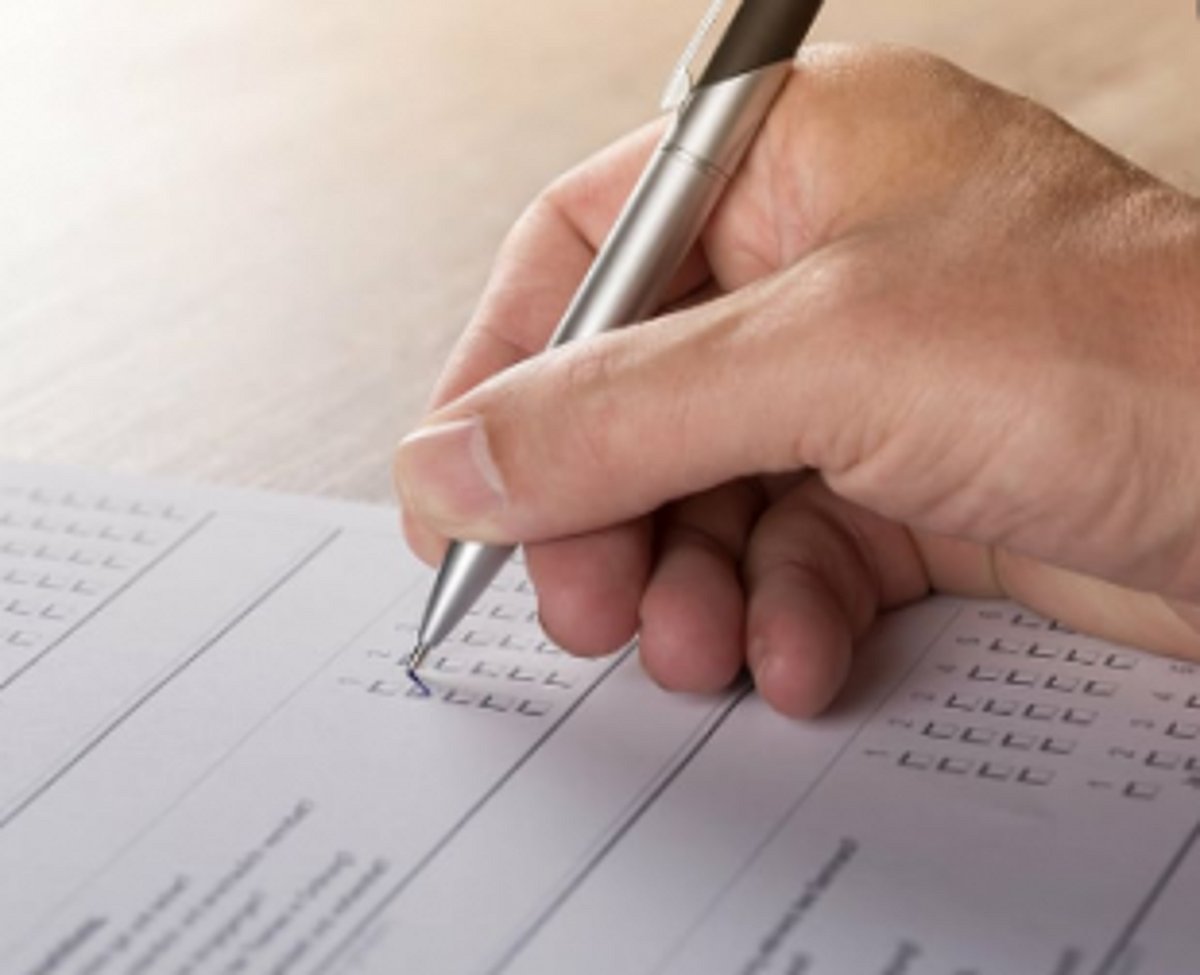 State govt begins door-to-door  survey despite Opposition