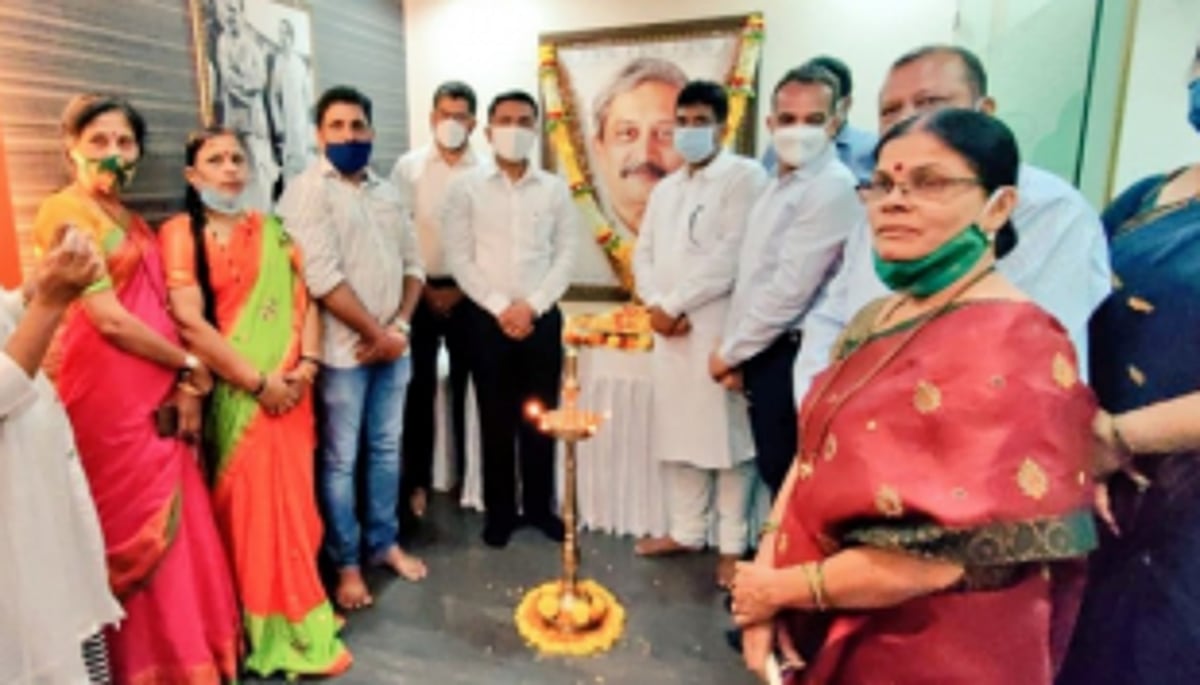 State pays tributes to former chief minister Manohar Parrikar