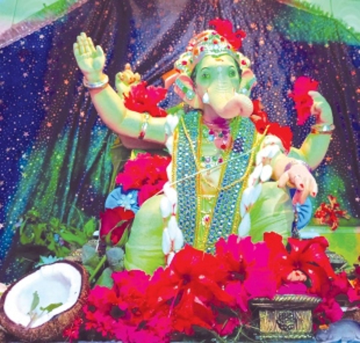State welcomes Bappa with festive shopping, family reunions