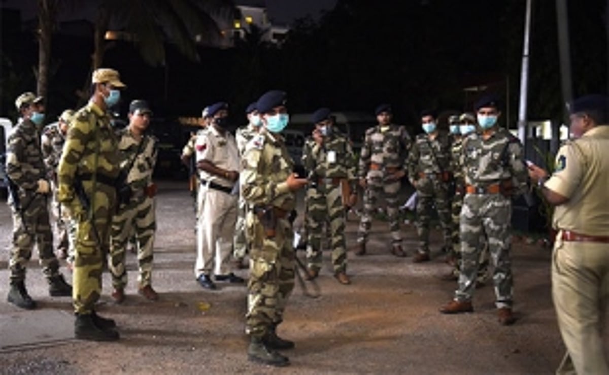 Stay indoors, CRPF on the ROADS