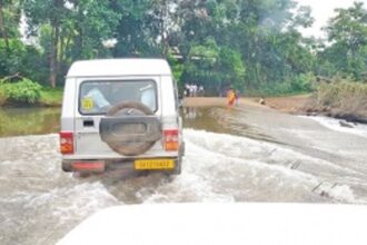 Steady stream of tourists wend their way to Collem  as trips to Dudhsagar waterfall begin