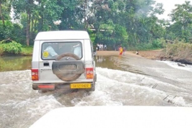 Steady stream of tourists wend their way to Collem  as trips to Dudhsagar waterfall begin